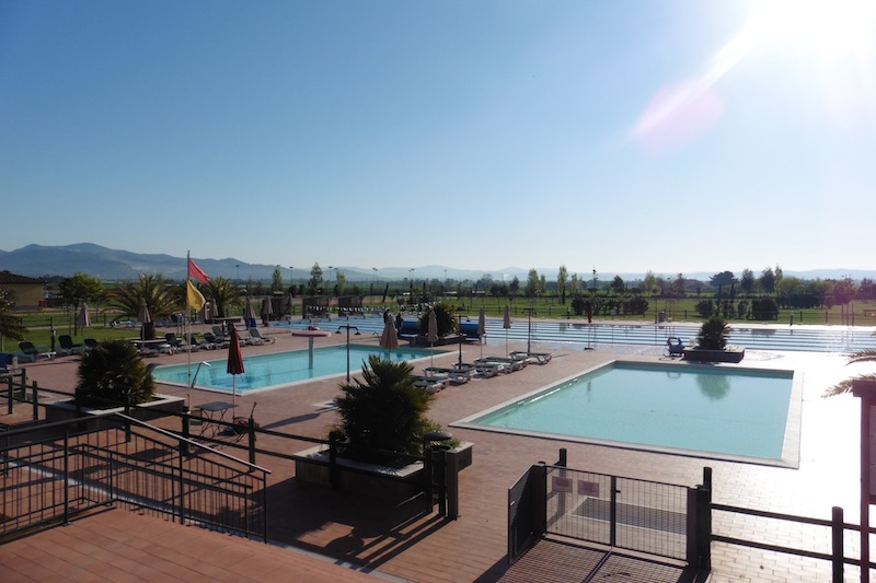 arrivée sur le site, la piscine
